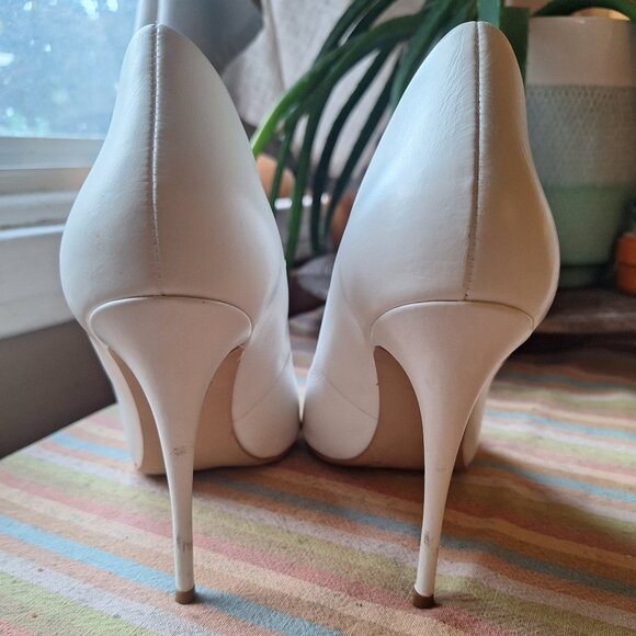 White High Heel Pumps - Picture 4 of 8